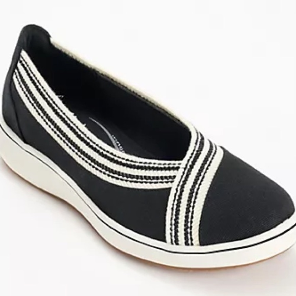 Clark’s Cloud Steppers Breeze Sky Air Canvas Slip On Shoes Black/White 9.5 Wide